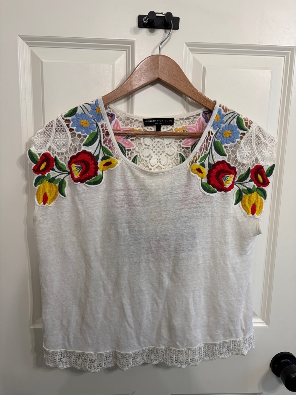Gorgeous size L Generation Love White linen Embroidered top with lace detail.